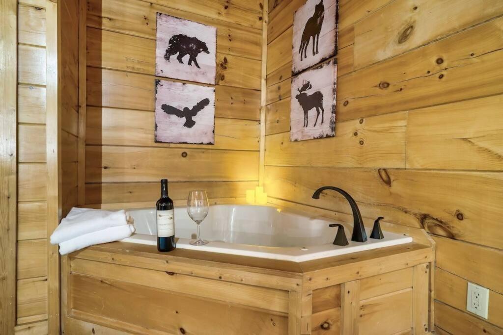 Cabin-N-Smokys! Indoor Resort Pool Views Hot Tub Game Room 塞维尔维尔 外观 照片