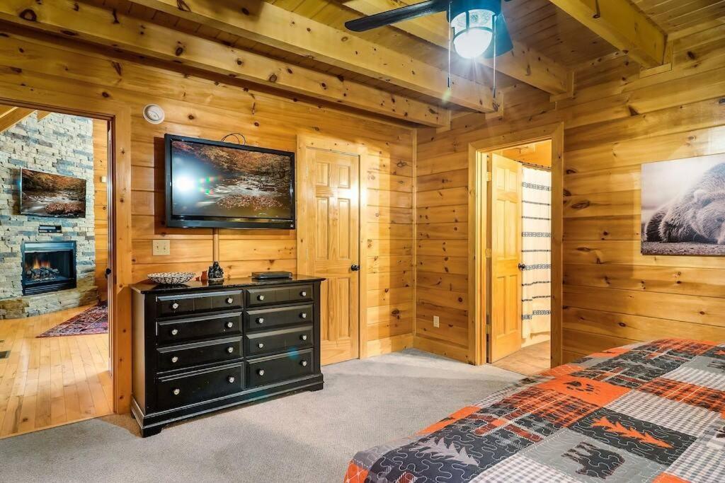 Cabin-N-Smokys! Indoor Resort Pool Views Hot Tub Game Room 塞维尔维尔 外观 照片