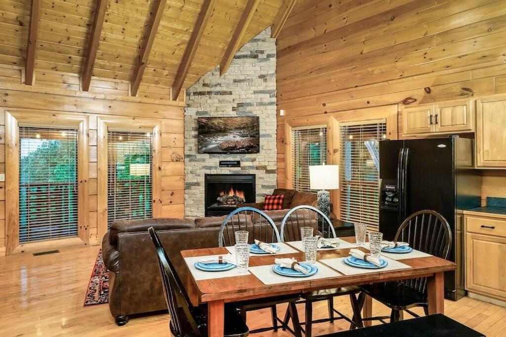 Cabin-N-Smokys! Indoor Resort Pool Views Hot Tub Game Room 塞维尔维尔 外观 照片