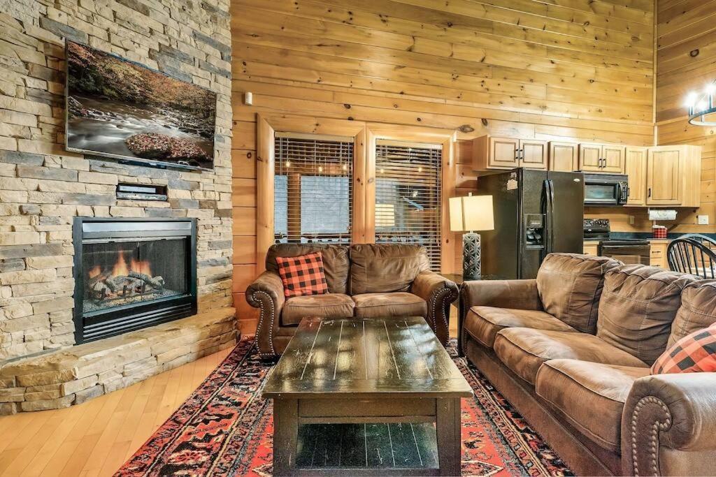 Cabin-N-Smokys! Indoor Resort Pool Views Hot Tub Game Room 塞维尔维尔 外观 照片