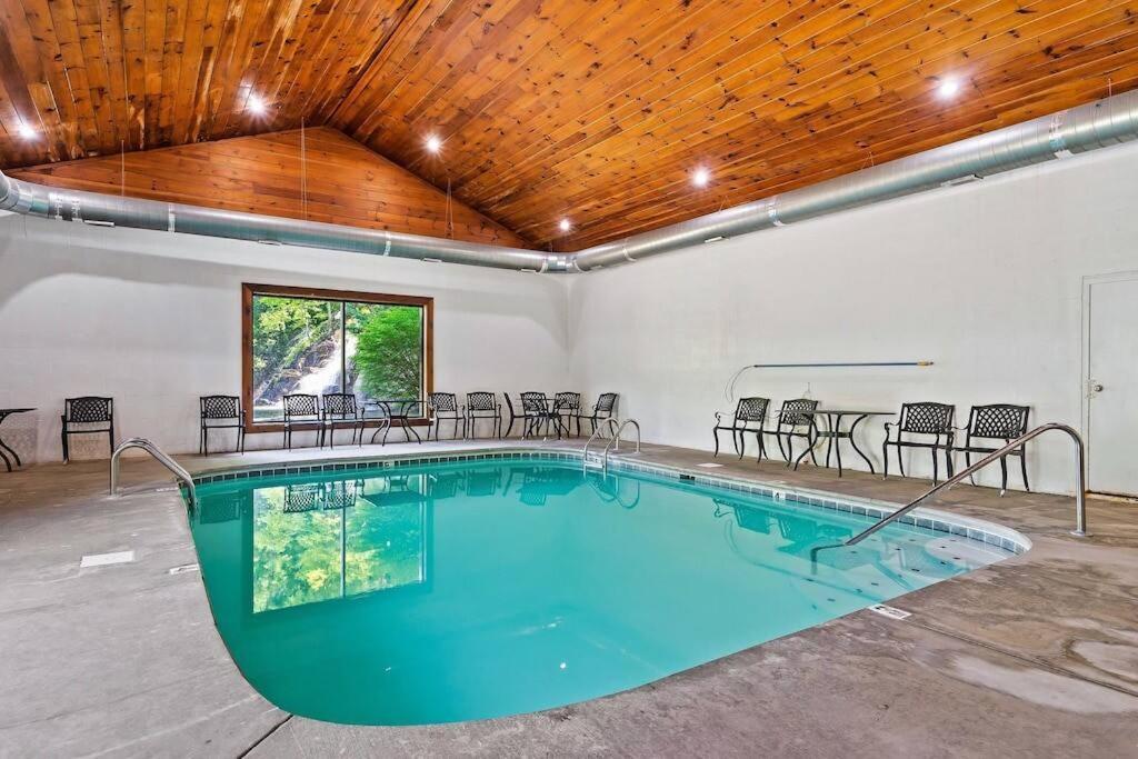 Cabin-N-Smokys! Indoor Resort Pool Views Hot Tub Game Room 塞维尔维尔 外观 照片