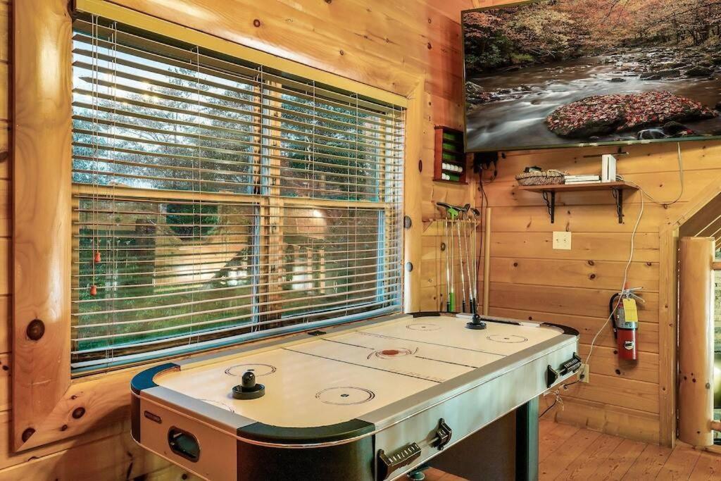 Cabin-N-Smokys! Indoor Resort Pool Views Hot Tub Game Room 塞维尔维尔 外观 照片