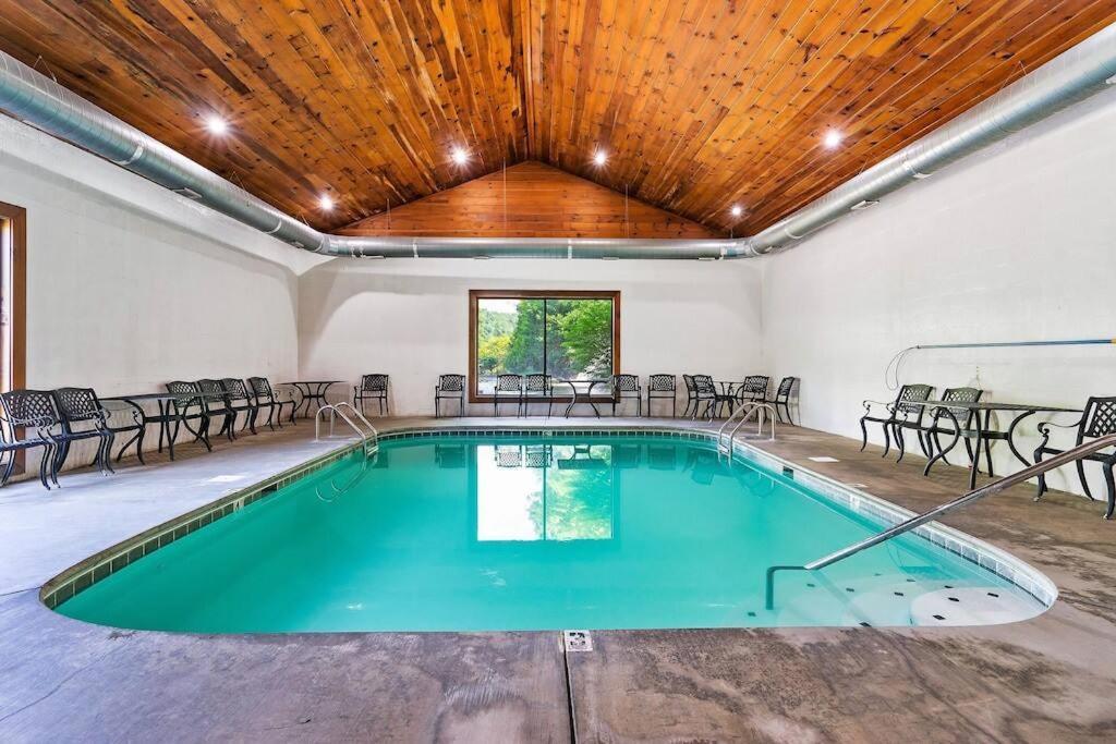 Cabin-N-Smokys! Indoor Resort Pool Views Hot Tub Game Room 塞维尔维尔 外观 照片